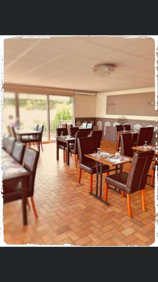 Hôtel le Bretagne et Restaurant Le Papillon Gorron Exterior foto
